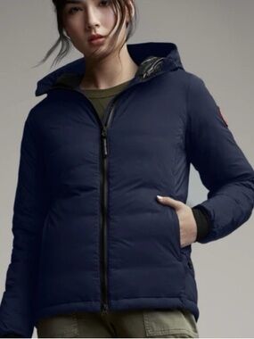 Canada Goose Camp Hoody Matte Down Jacket Water Resistant Packable in Navy M